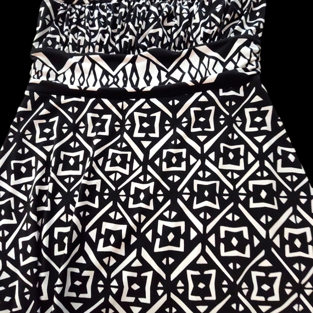 White House Black Market Strapless Top, M